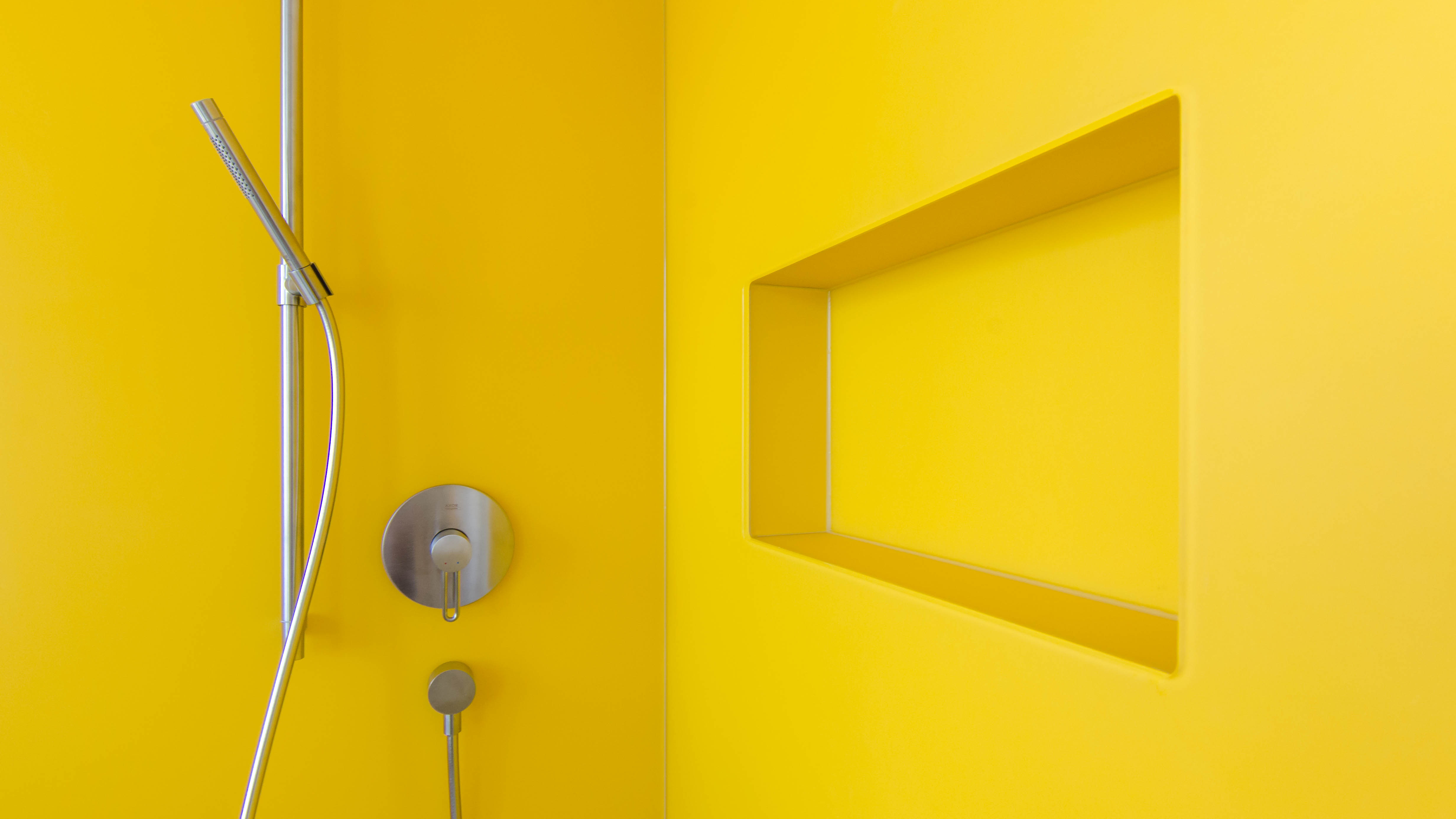 Farbige Dusche - Ein nicht ganz alltägliches Badezimmer